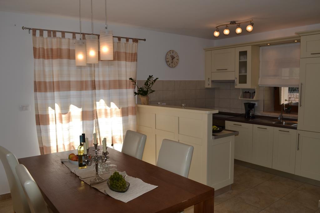 Holiday Home Mate Tinjan Room photo
